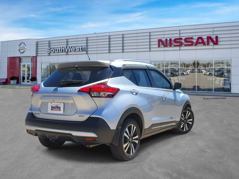 Used 2019 Nissan Kicks SR w/ SR Premium Package FWD image 5