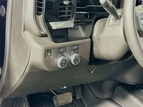 Used 2025 GMC Sierra 1500 SLE image 4