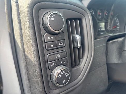 Used 2019 Chevrolet Silverado 1500 Custom w/ Custom Value Package image 8