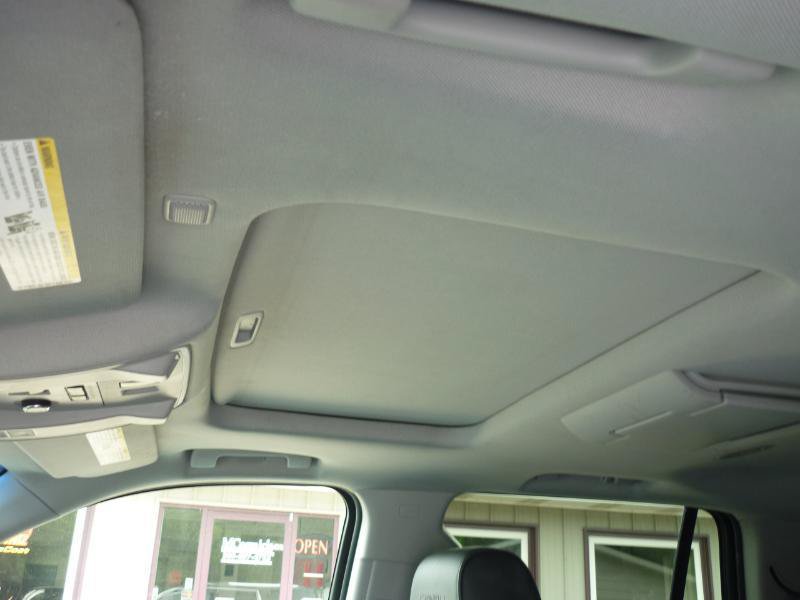Used 2015 GMC Yukon Denali w/ Touring Package AWD/4WD image 16