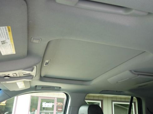Used 2015 GMC Yukon Denali w/ Touring Package AWD/4WD image 16