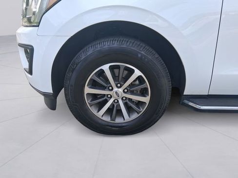 Used 2020 Ford Expedition XLT w/ Equipment Group 202A AWD/4WD image 9