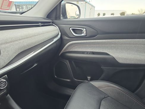 Used 2022 Jeep Compass Latitude image 32