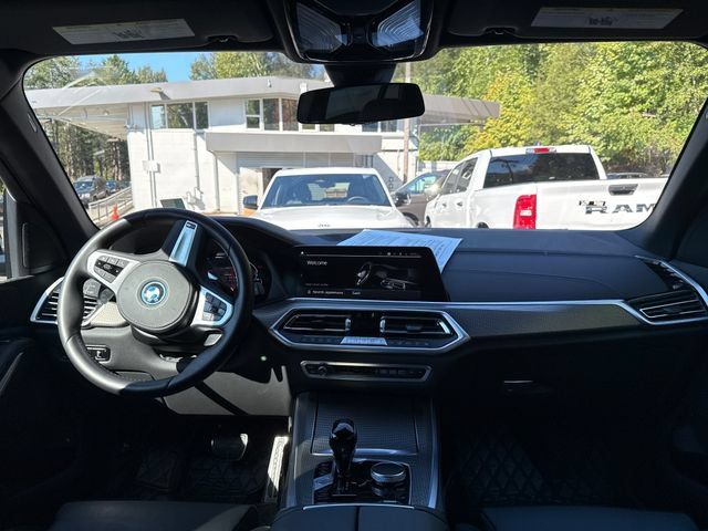 Used 2022 BMW X5 xDrive45e w/ M Sport Package AWD/4WD image 11
