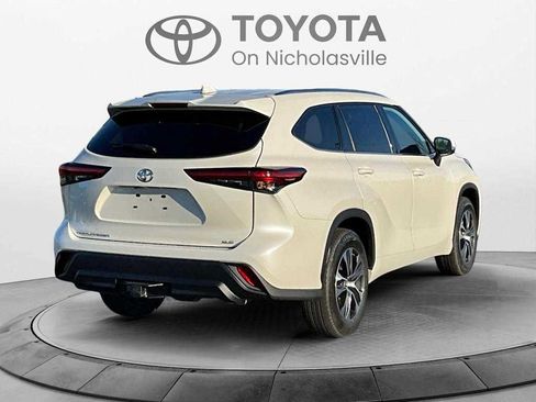 Used 2021 Toyota Highlander XLE image 6