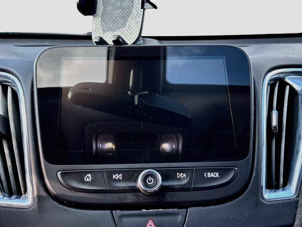 Used 2017 Chevrolet Malibu LT FWD image 15
