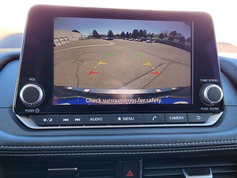 Used 2023 Nissan Rogue SV image 14