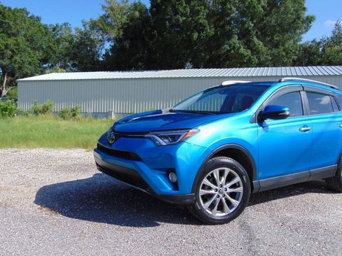 Used 2018 Toyota RAV4 Limited FWD image 1