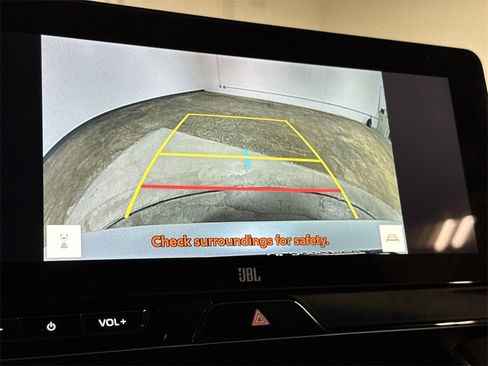 Used 2024 Toyota Venza XLE image 14