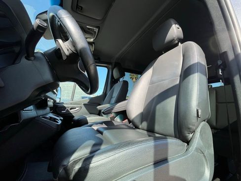 Used 2024 Mercedes-Benz Sprinter 2500 image 13