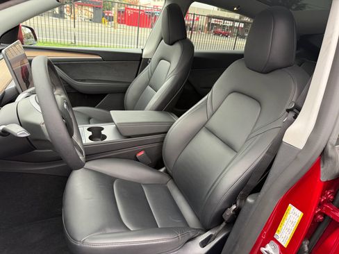 Used 2024 Tesla Model Y Performance image 12