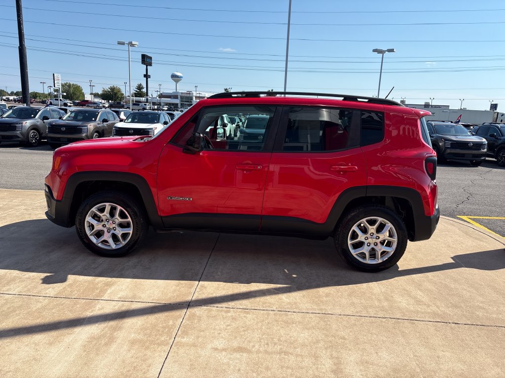 Used 2017 Jeep Renegade Latitude AWD/4WD image 2
