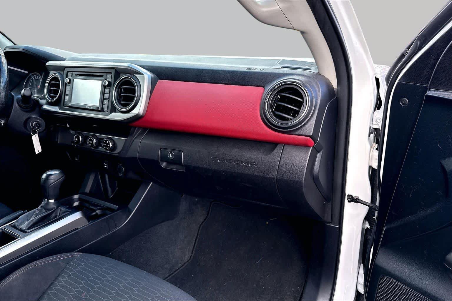 Used 2017 Toyota Tacoma SR5 RWD image 16