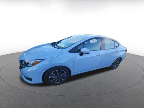 Used 2025 Nissan Versa SV image 4