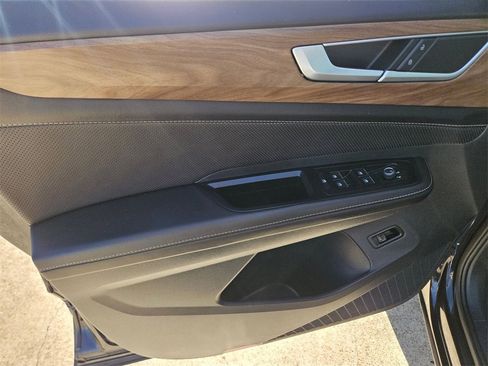 Used 2025 Volkswagen Atlas SE image 14