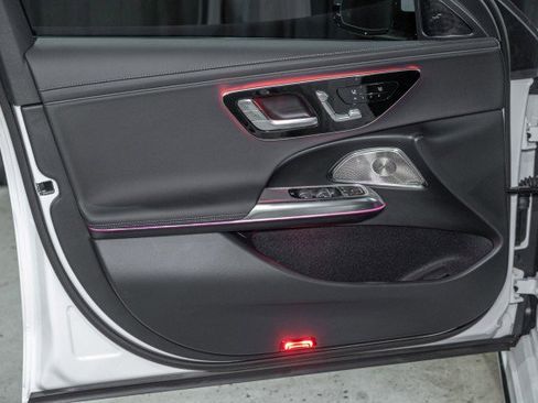 Used 2025 Mercedes-Benz E 350 4MATIC Sedan image 11