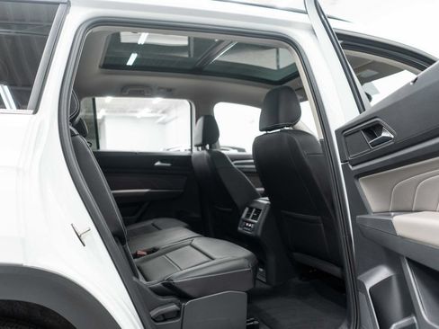 Used 2023 Volkswagen Atlas SE w/ Panoramic Sunroof Package AWD/4WD image 13