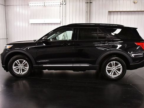 Used 2023 Ford Explorer XLT AWD/4WD image 4