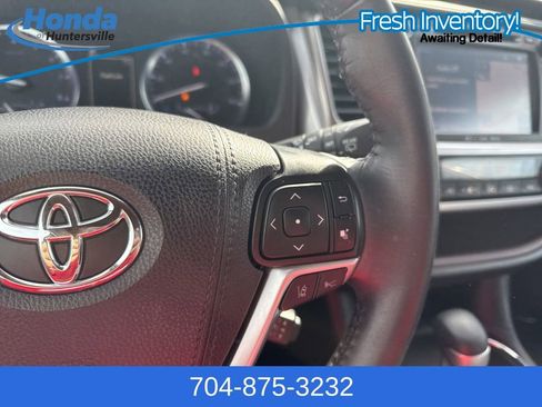 Used 2019 Toyota Highlander Limited image 27