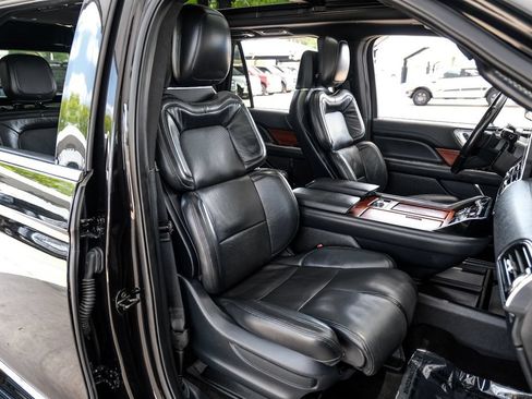 Used 2022 Lincoln Navigator Reserve AWD/4WD image 35