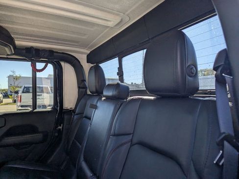 Used 2020 Jeep Gladiator Rubicon image 16