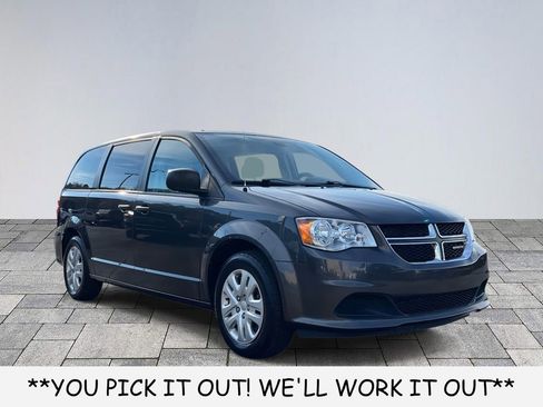 Used 2019 Dodge Grand Caravan SE image 1