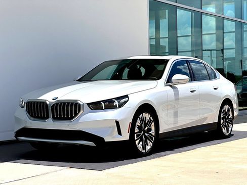New 2026 BMW 530i w/ Premium Package RWD image 9