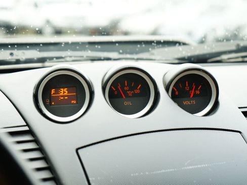 Used 2006 Nissan 350Z Touring w/ (N93) Cargo Convenience Pkg image 22