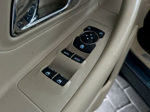 Used 2018 Ford Taurus Limited image 12