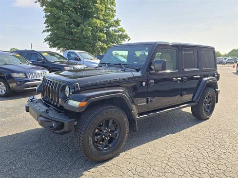 Used 2019 Jeep Wrangler Unlimited Sahara w/ Quick Order Package 24M Moab AWD/4WD image 7