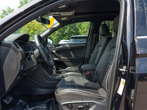 Certified 2023 Volkswagen Tiguan SEL R-Line AWD/4WD image 11