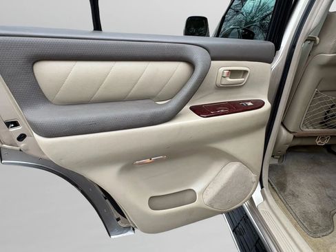 Used 2006 Toyota Land Cruiser image 25