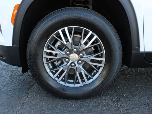 New 2026 Chevrolet Traverse LT w/ Driver Confidence Package image 11