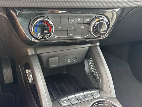 Used 2025 Chevrolet TrailBlazer LT AWD/4WD image 17