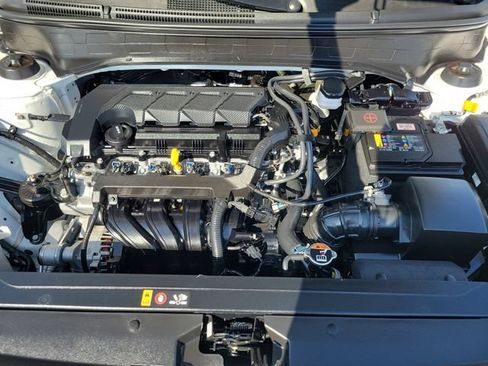 Used 2025 Hyundai Venue SEL FWD image 32