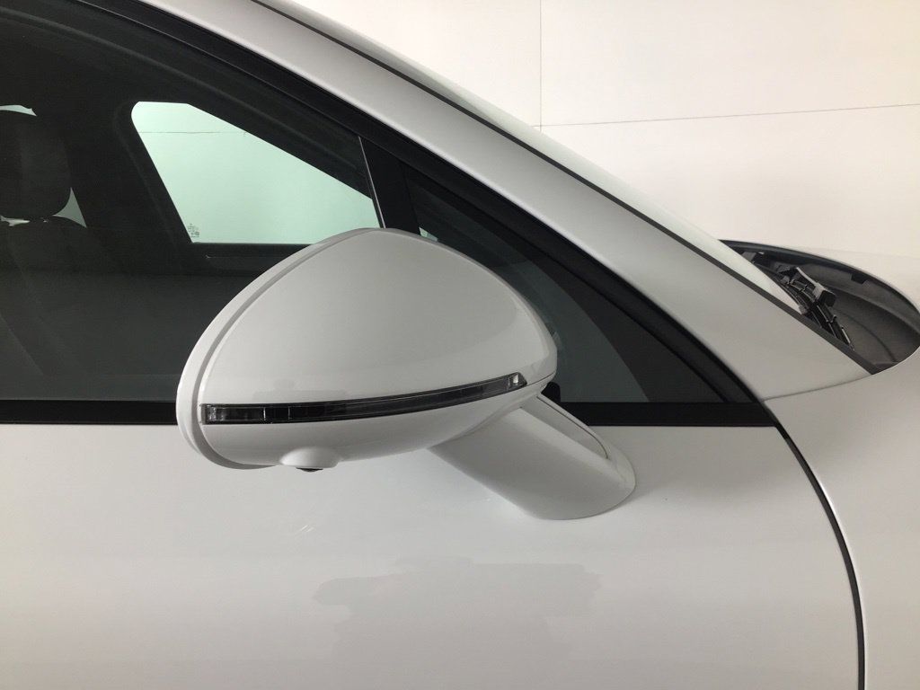 Certified 2026 Porsche Macan AWD/4WD image 19