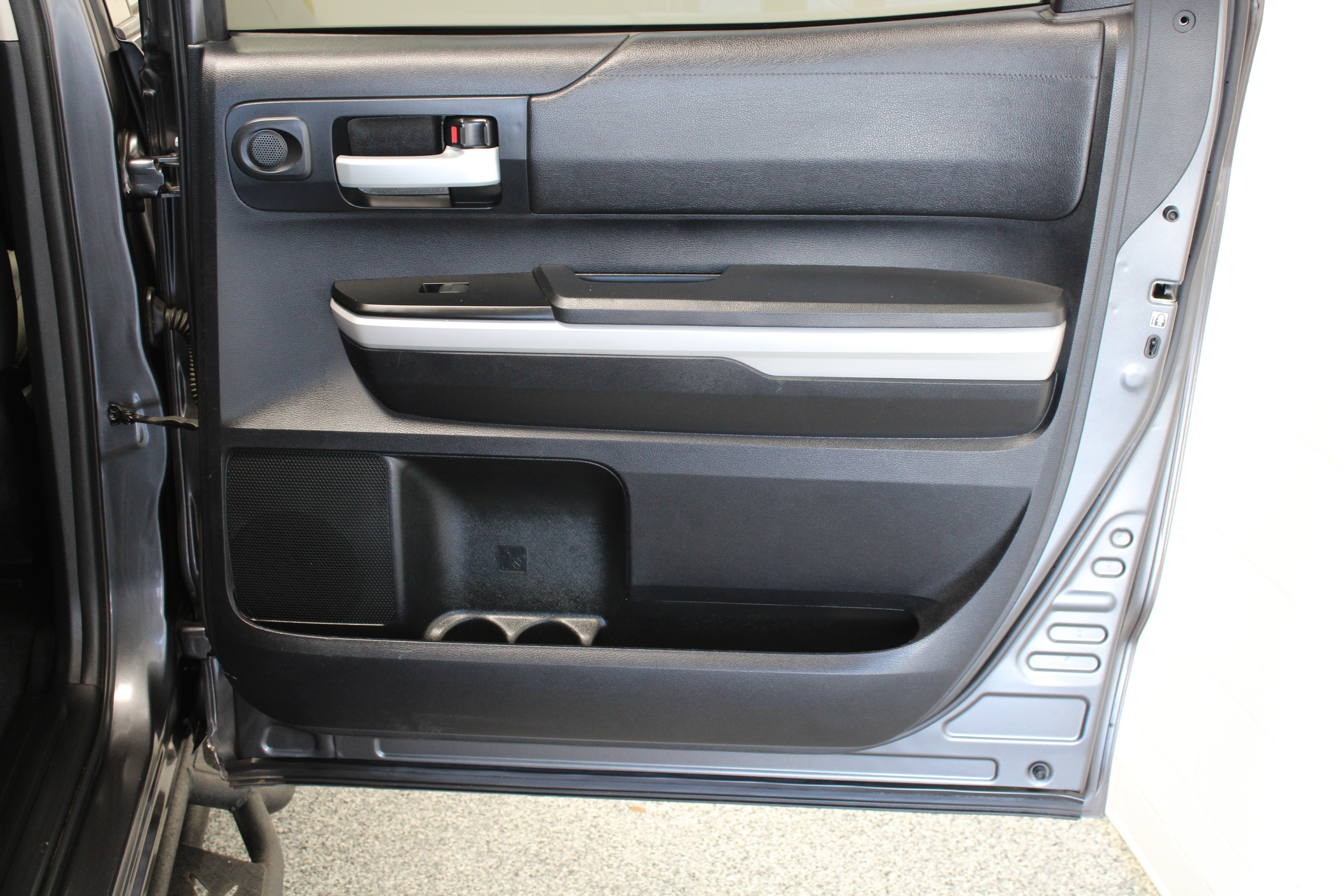 Used 2018 Toyota Tundra SR5 RWD image 30