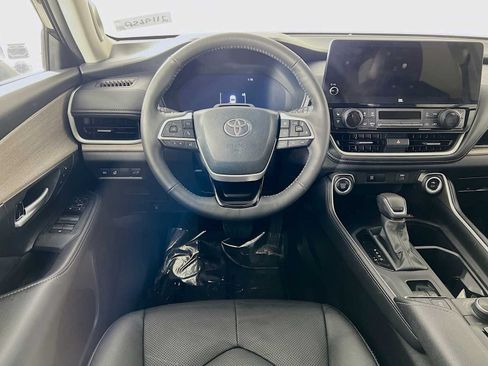 Used 2024 Toyota Grand Highlander AWD image 23