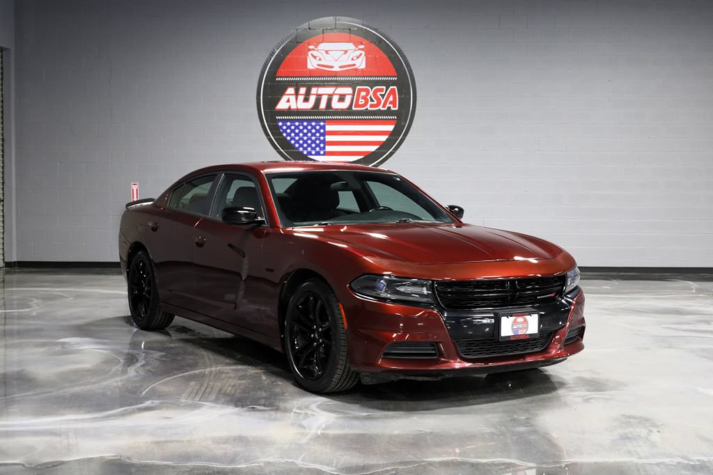 Used 2018 Dodge Charger SXT w/ Blacktop Package RWD image 1