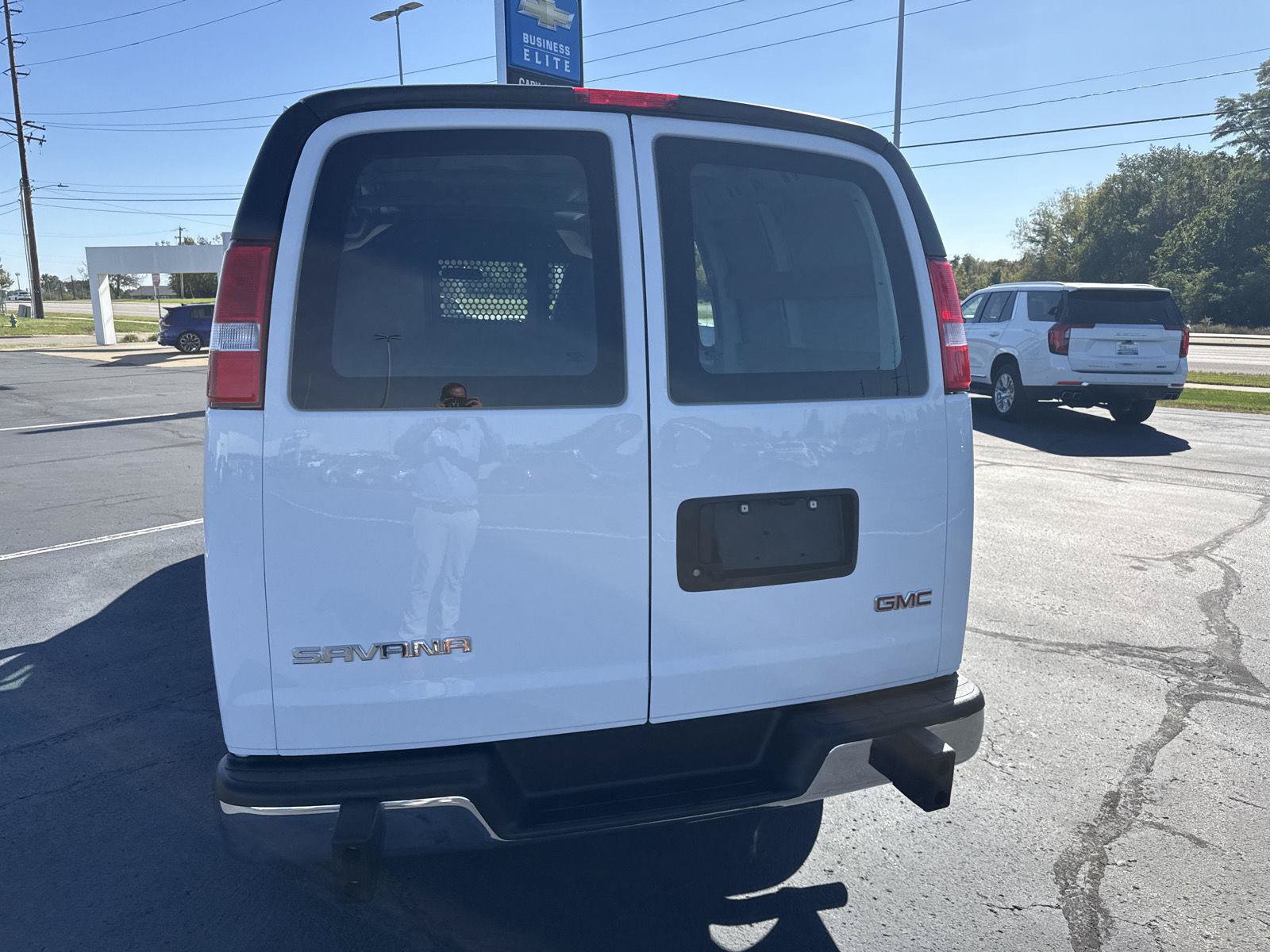 Used 2025 GMC Savana 2500 w/ Driver Convenience Package RWD image 3