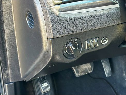 Used 2022 Chrysler 300 Touring w/ Sport Appearance Package image 10