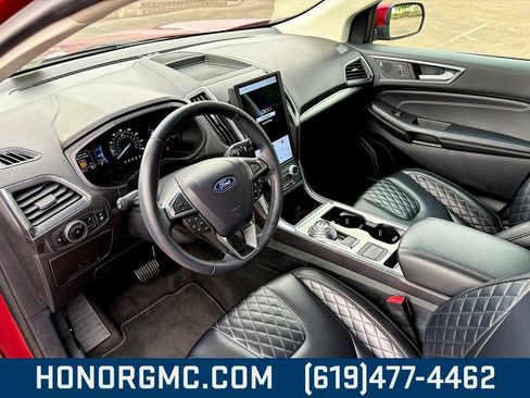 Used 2024 Ford Edge Titanium image 11