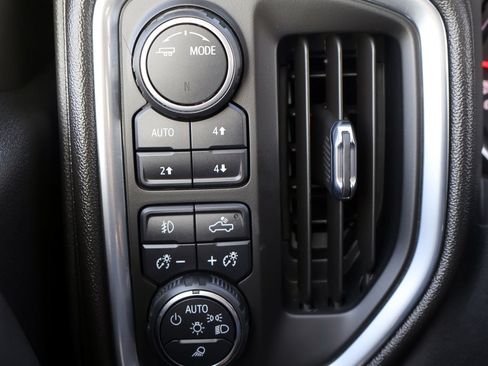 Used 2022 Chevrolet Silverado 1500 LTZ AWD/4WD image 29