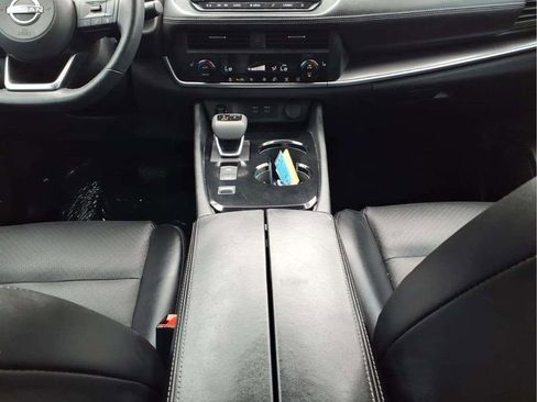 Used 2024 Nissan Rogue SV w/ SV Premium Package FWD image 11