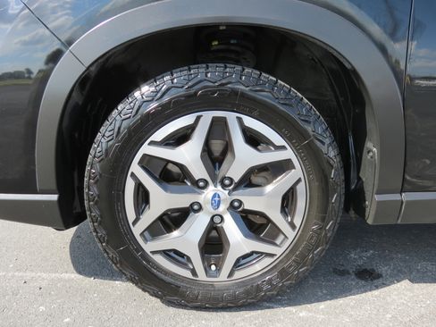 Used 2020 Subaru Forester Premium image 38