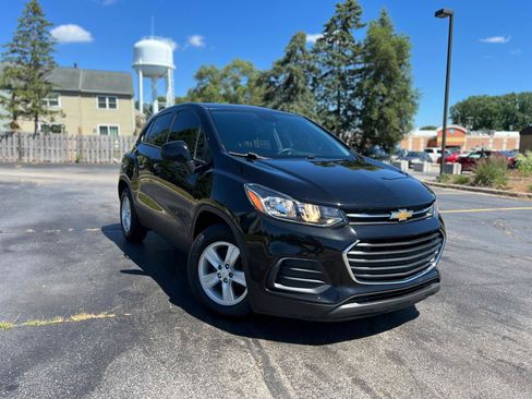 Used 2020 Chevrolet Trax LS w/ Tint and Cruise Package FWD image 12