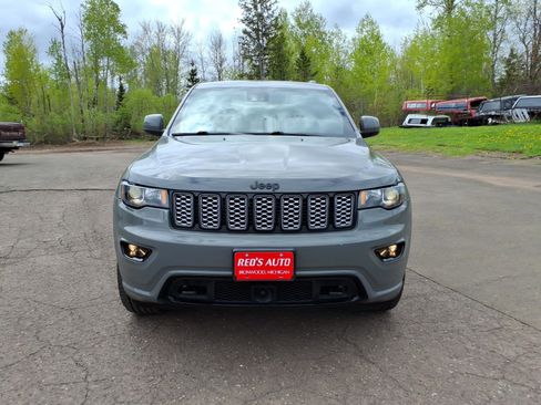 Used 2021 Jeep Grand Cherokee Altitude AWD/4WD image 9