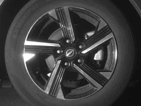 Used 2025 Nissan Sentra SV image 13