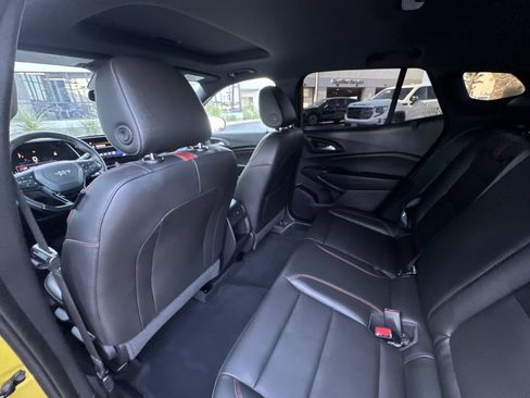 Used 2024 Chevrolet Trax RS w/ Sunroof Package FWD image 20