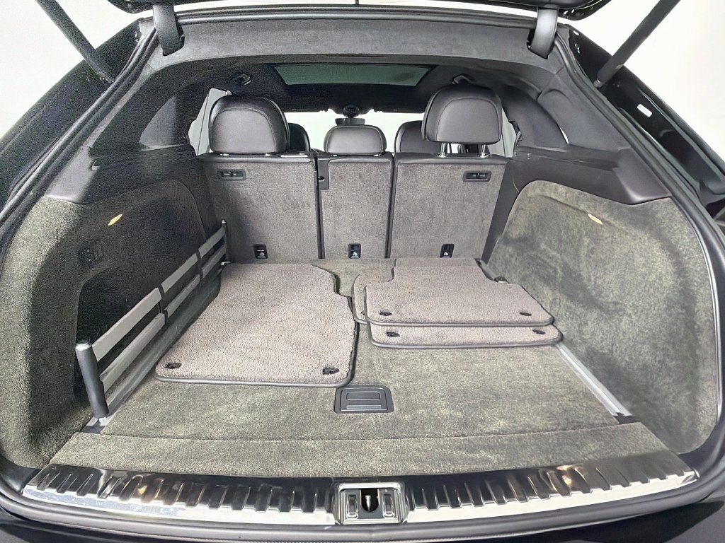 Used 2023 Bentley Bentayga AWD/4WD image 28